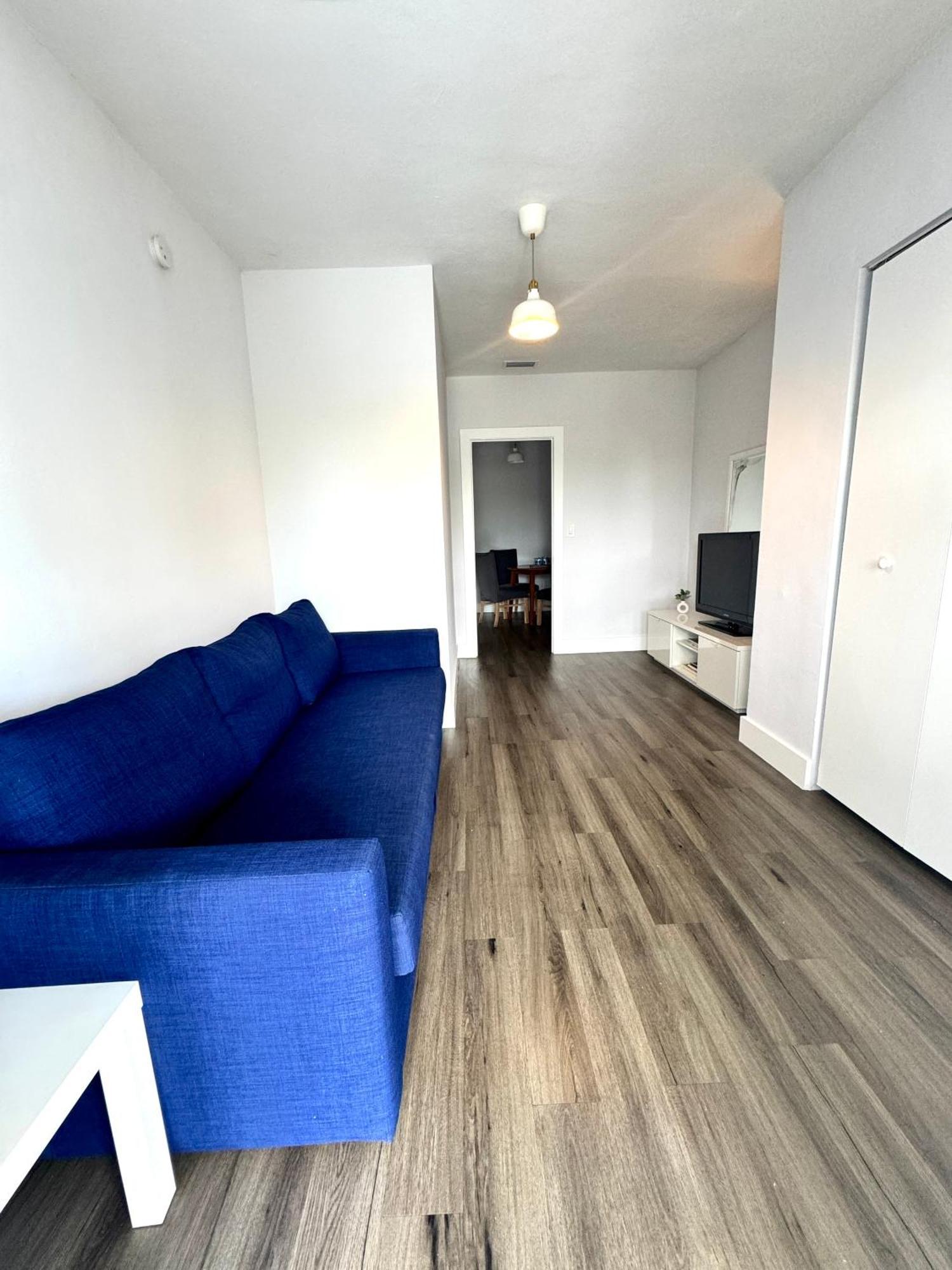 Apartment Entire #2, 2pm In - 12pm Out, Parking